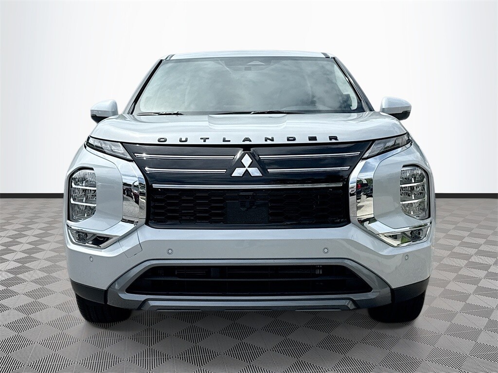 2025 Mitsubishi Outlander SE photo 2