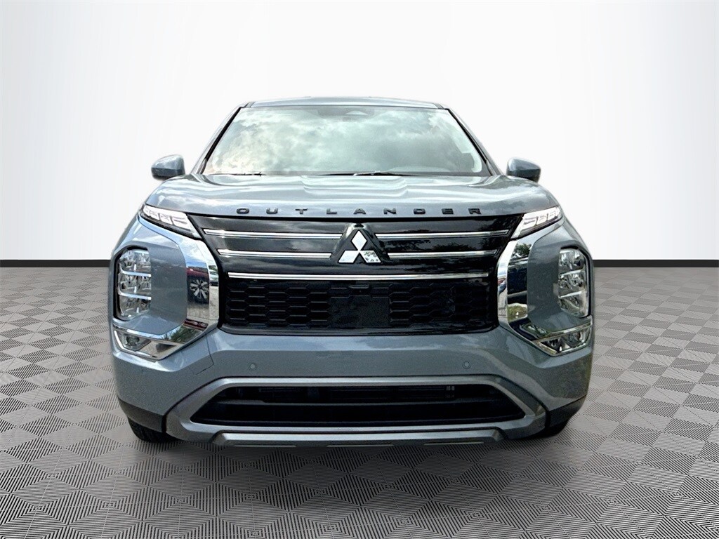 2025 Mitsubishi Outlander SE photo 2
