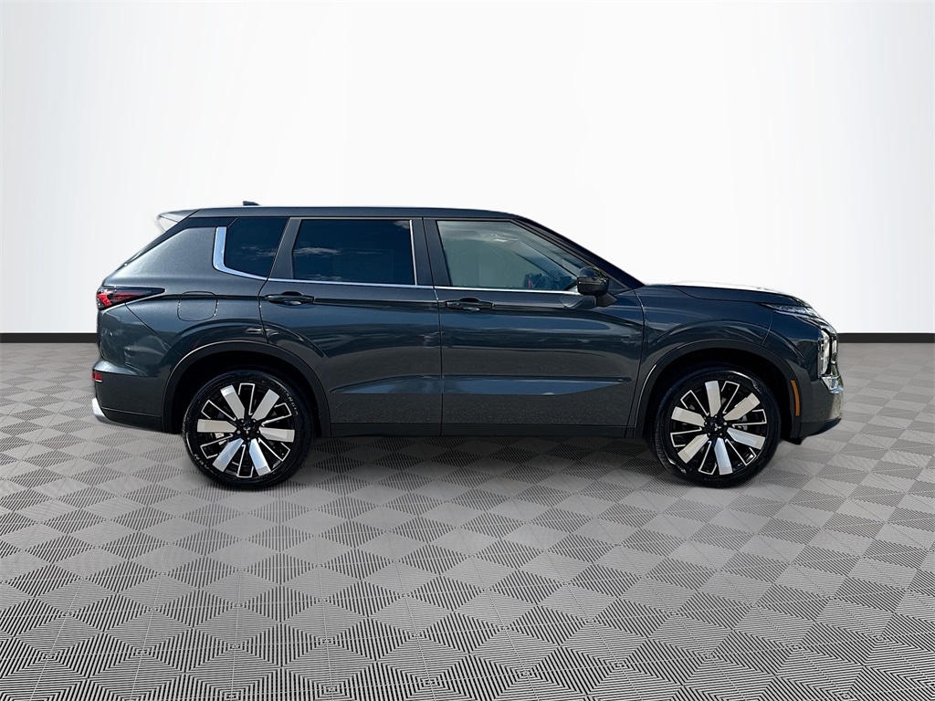 New 2025 Mitsubishi Outlander SE SUV