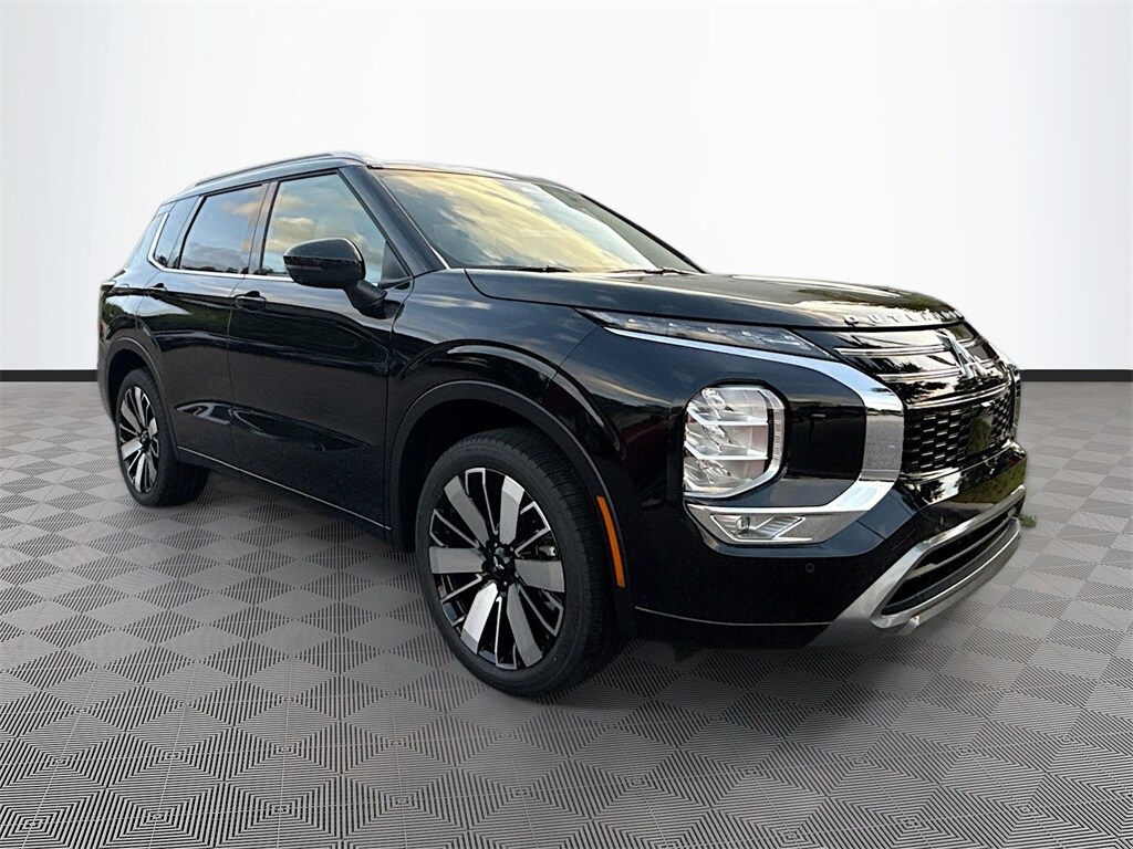2025 Mitsubishi Outlander SEL photo 3