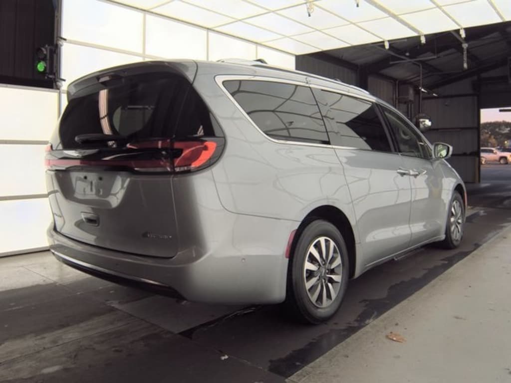 Used 2021 Chrysler Pacifica Hybrid Touring L Minivan/Van