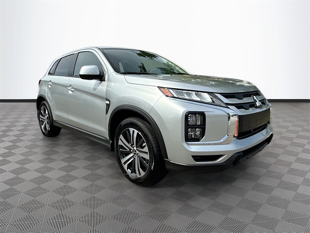 2025 Mitsubishi Outlander Sport ES photo 3