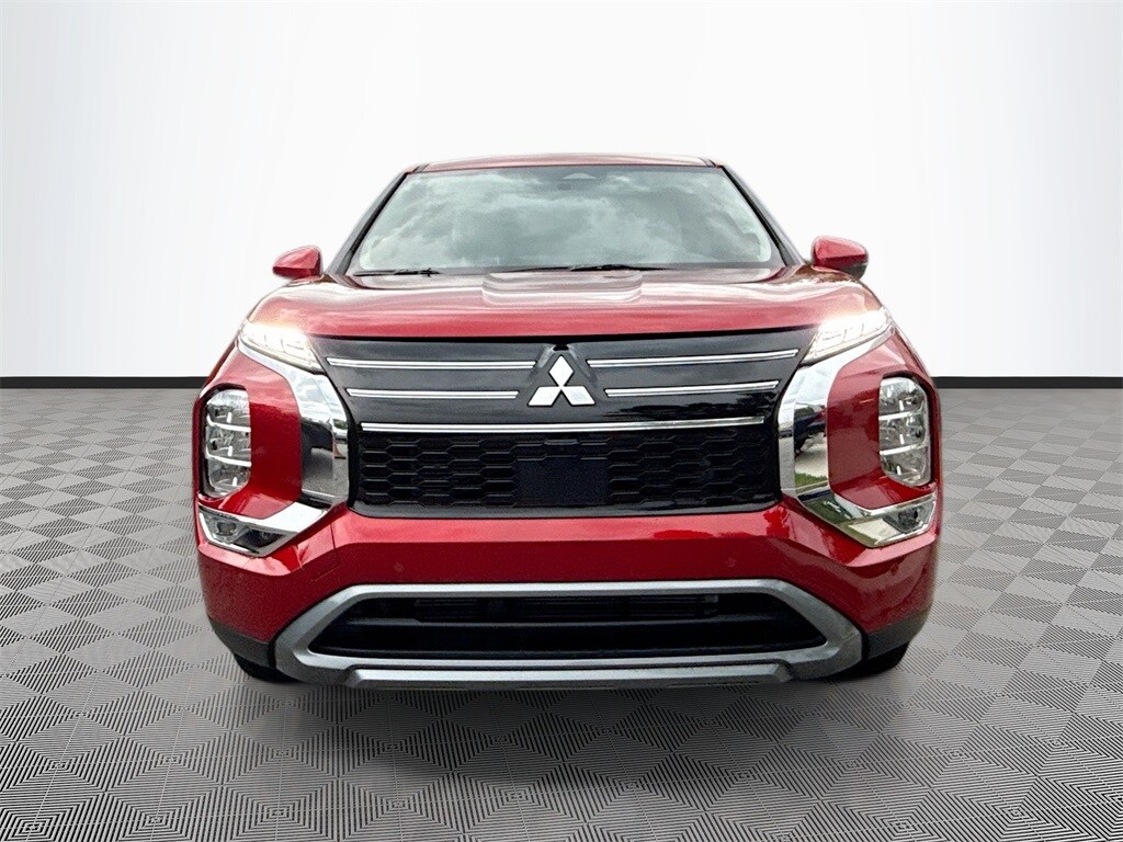 2025 Mitsubishi Outlander SE photo 2