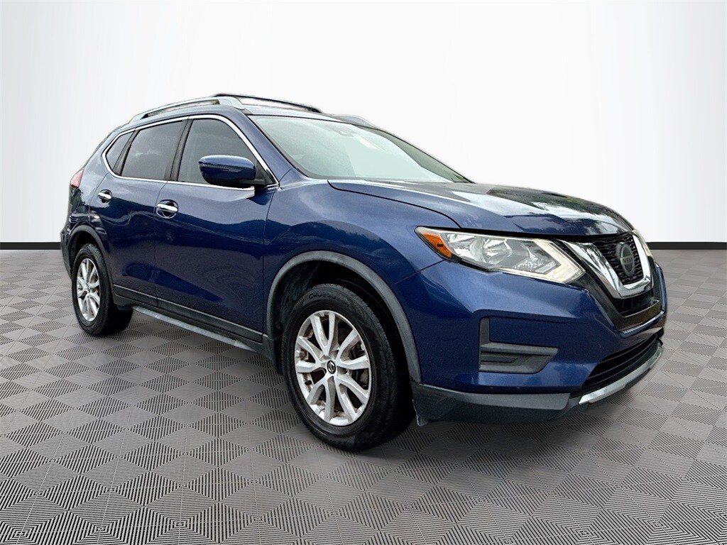 2019 Nissan Rogue SV photo 3