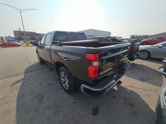 2021 Chevrolet Silverado 1500 LT photo 3