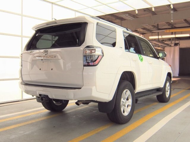 2022 Toyota 4Runner SR5 photo 3