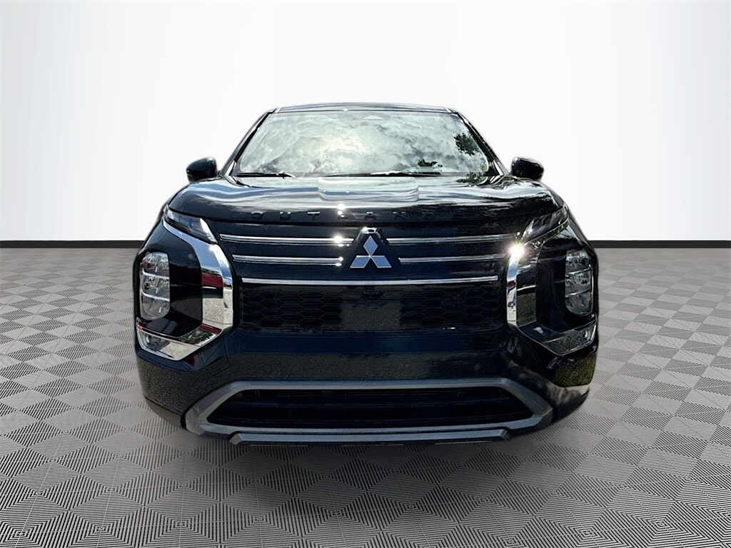 2025 Mitsubishi Outlander SE photo 2