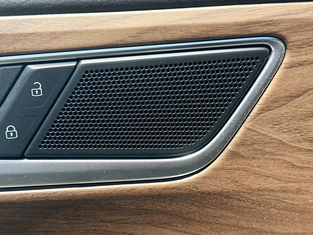 2025 Volkswagen Atlas SE w/Tech - Photo 20