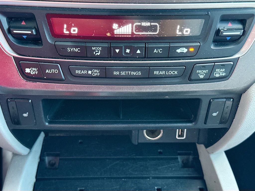 2021 Honda Pilot EX - Photo 16
