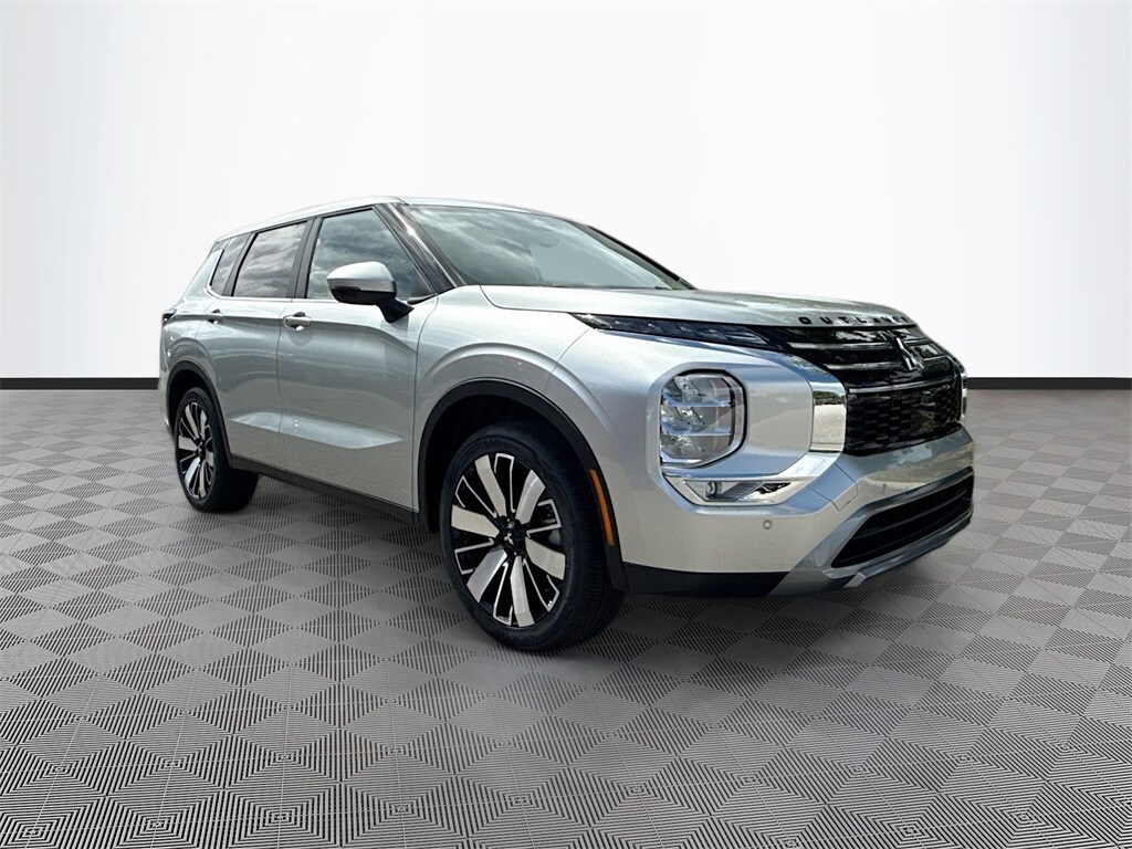 2025 Mitsubishi Outlander SE photo 3