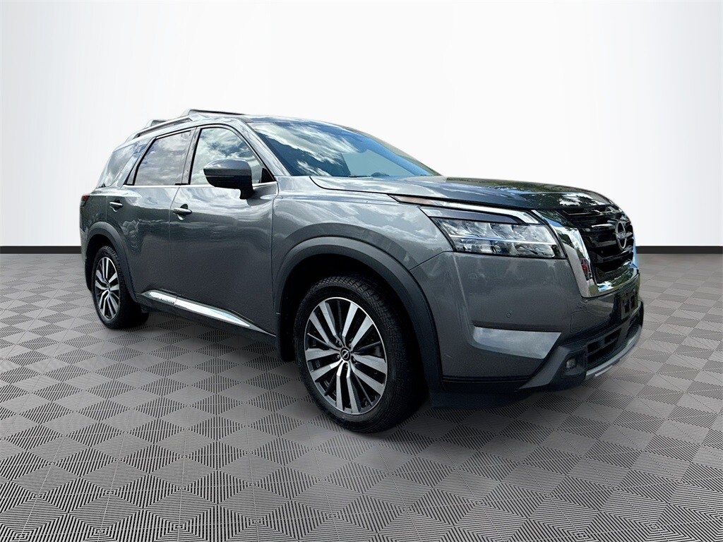 2022 Nissan Pathfinder Platinum photo 3