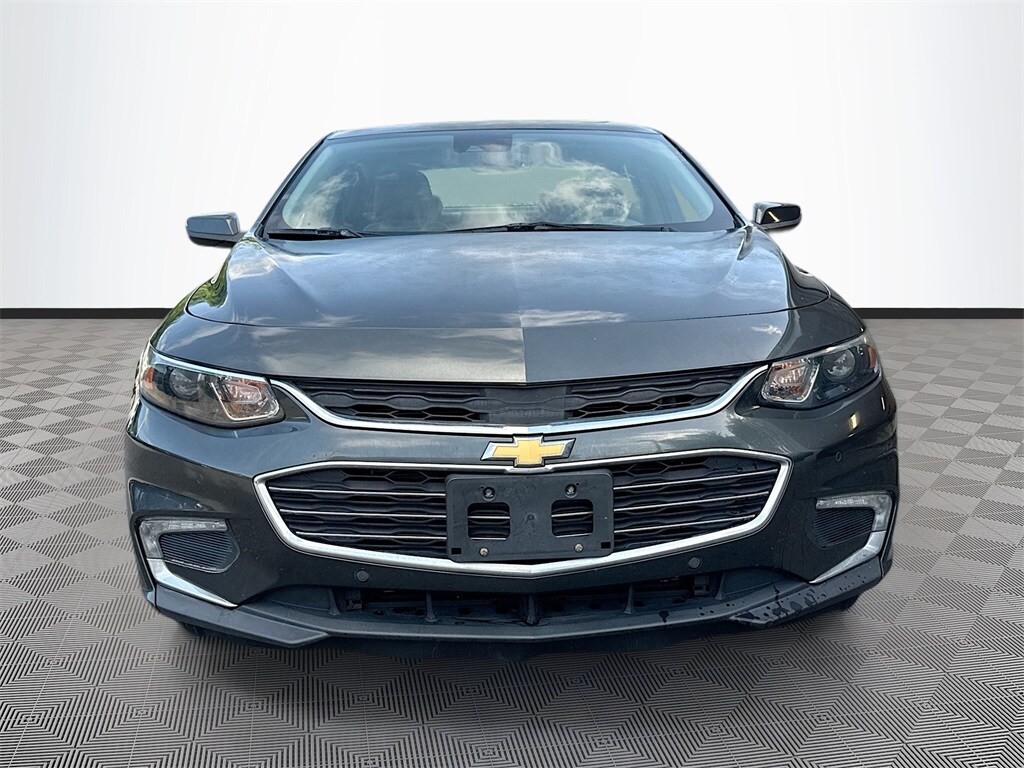 2017 Chevrolet Malibu Premier photo 2