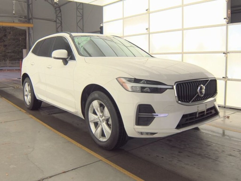 Used 2022 Volvo XC60 B5 Momentum SUV