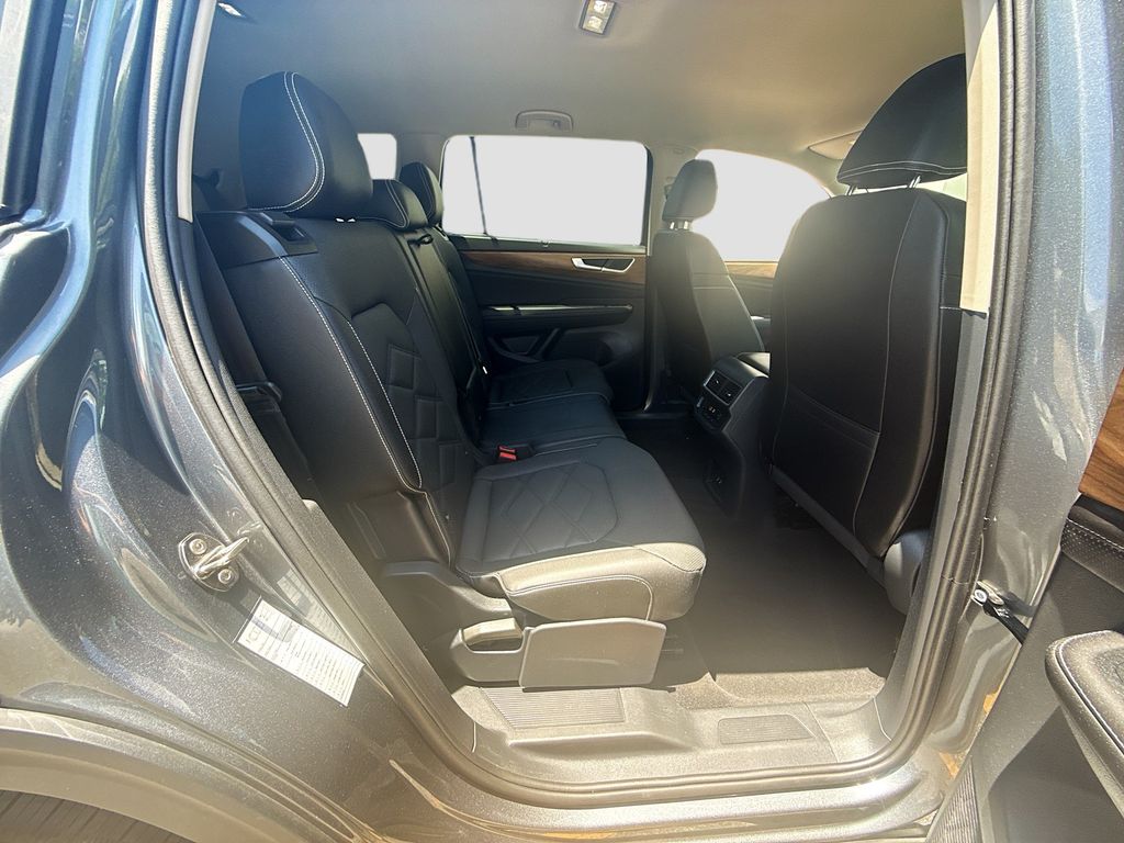 2025 Volkswagen Atlas SE w/Tech - Photo 31