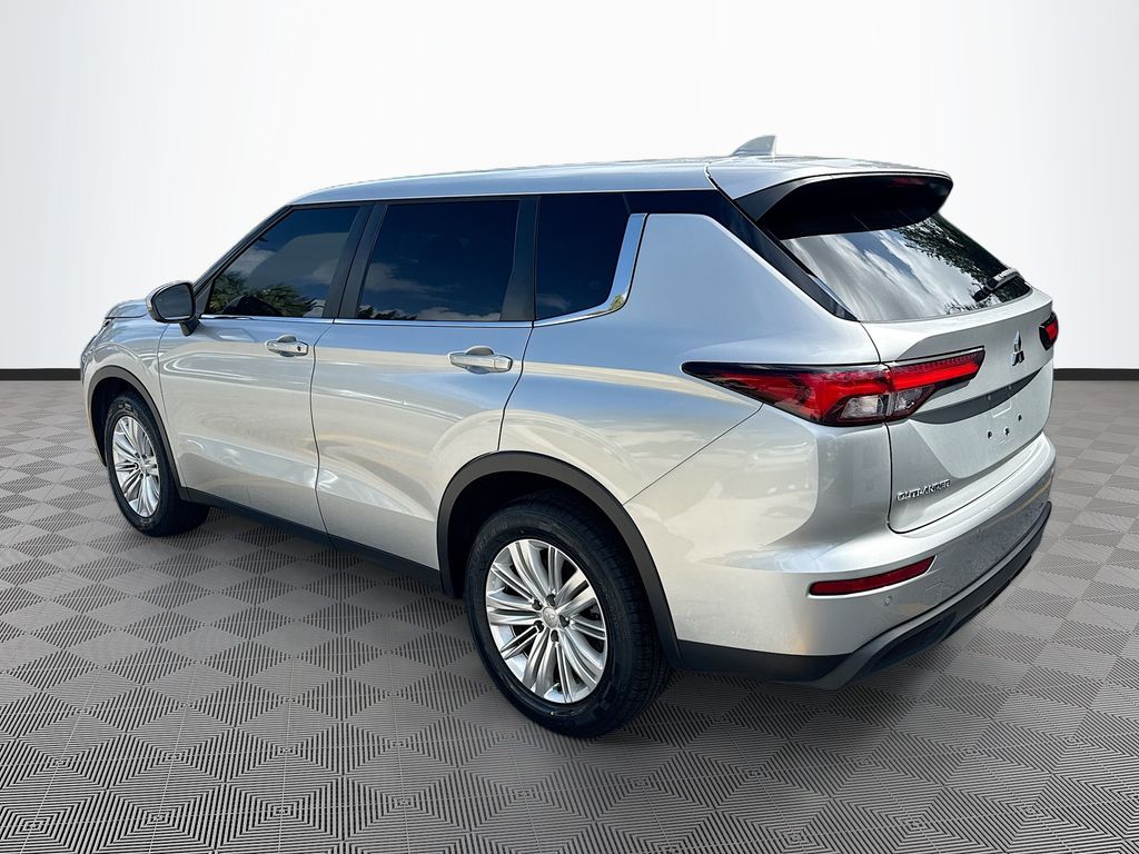 2024 Mitsubishi Outlander ES - Photo 6