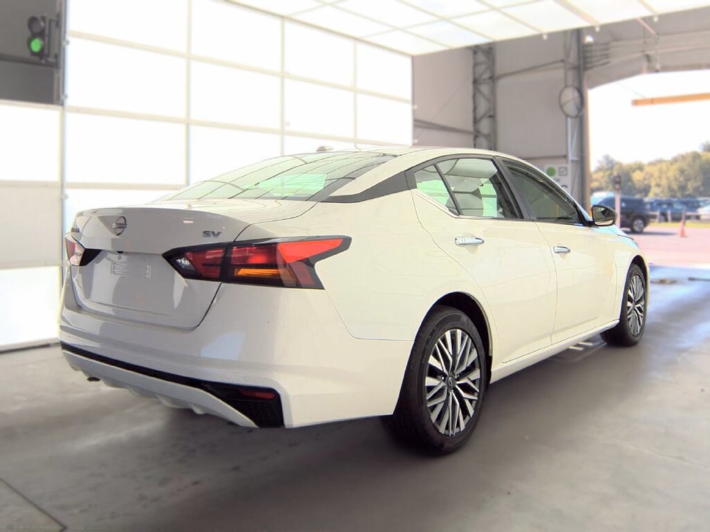 Used 2024 Nissan Altima 2.5 SV Sedan