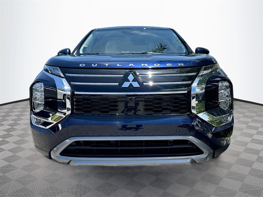 2025 Mitsubishi Outlander SE photo 2
