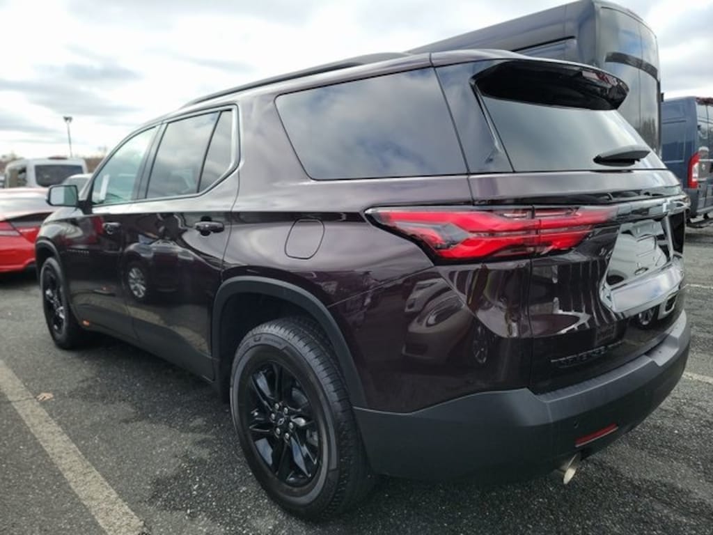 Used 2022 Chevrolet Traverse LT SUV