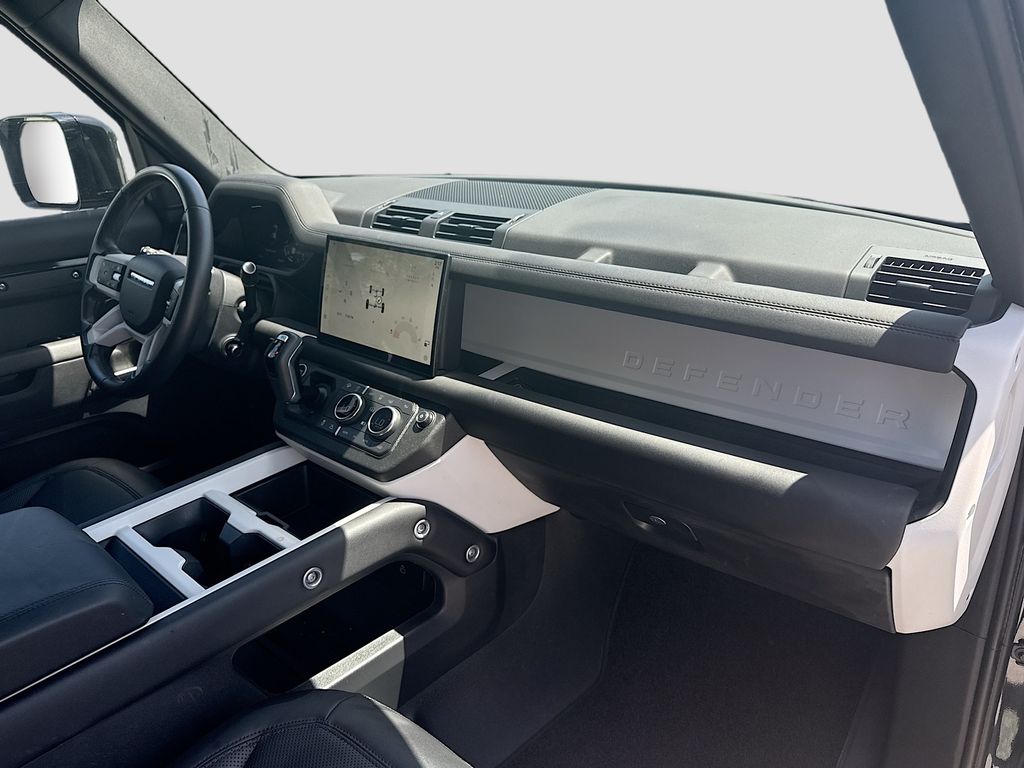 2025 Land Rover Defender S - Photo 30
