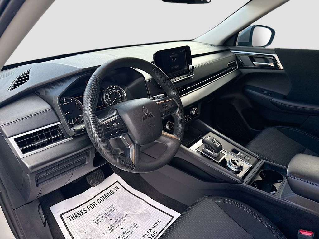 2024 Mitsubishi Outlander ES - Photo 10