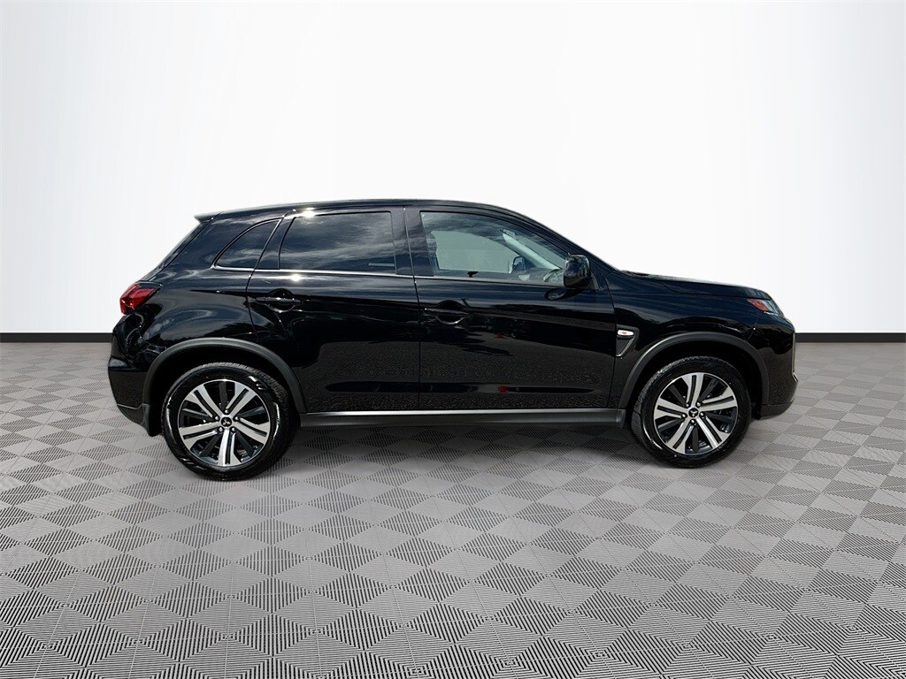 2025 Mitsubishi Outlander Sport ES photo 4