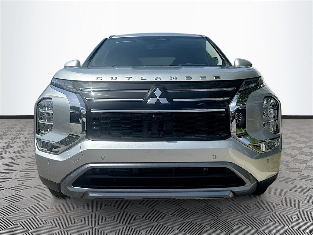 2025 Mitsubishi Outlander SE photo 2