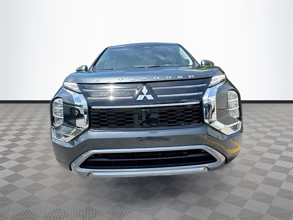 2025 Mitsubishi Outlander SE photo 2