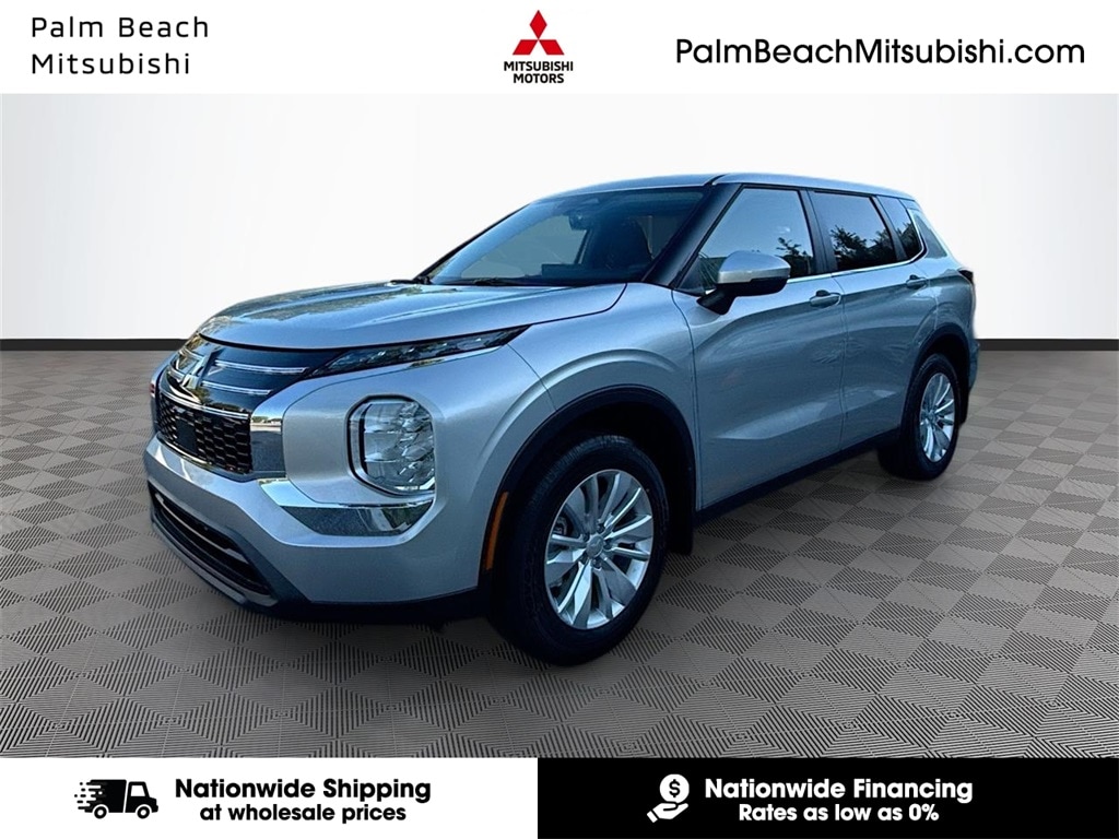 2025 Mitsubishi Outlander ES's photo