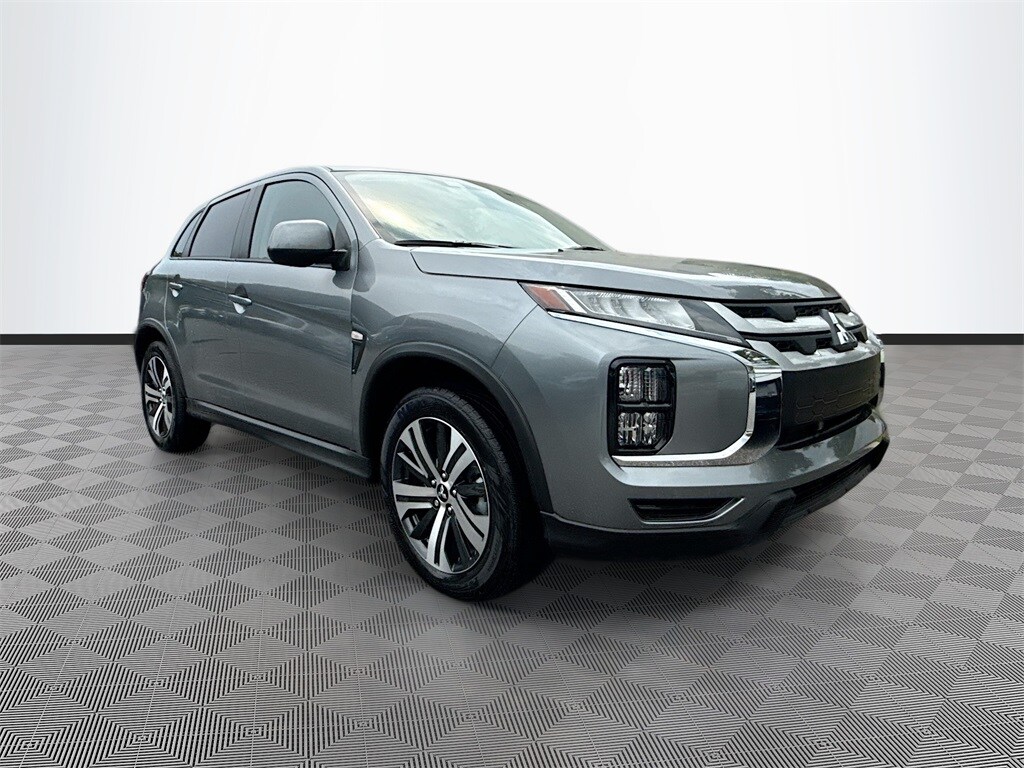 2025 Mitsubishi Outlander Sport ES photo 3