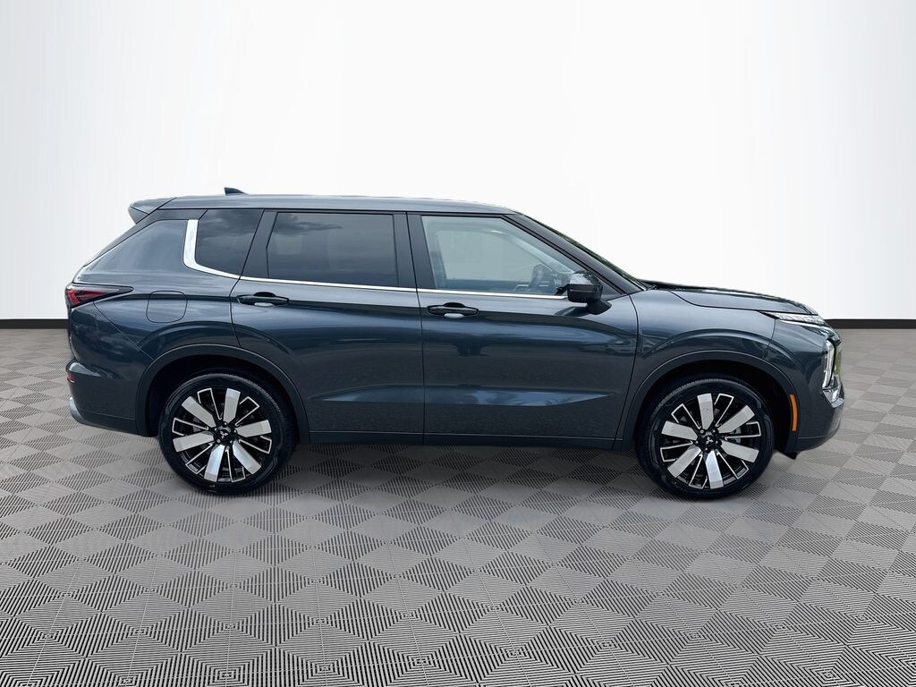 New 2026 Mitsubishi Outlander SE SUV
