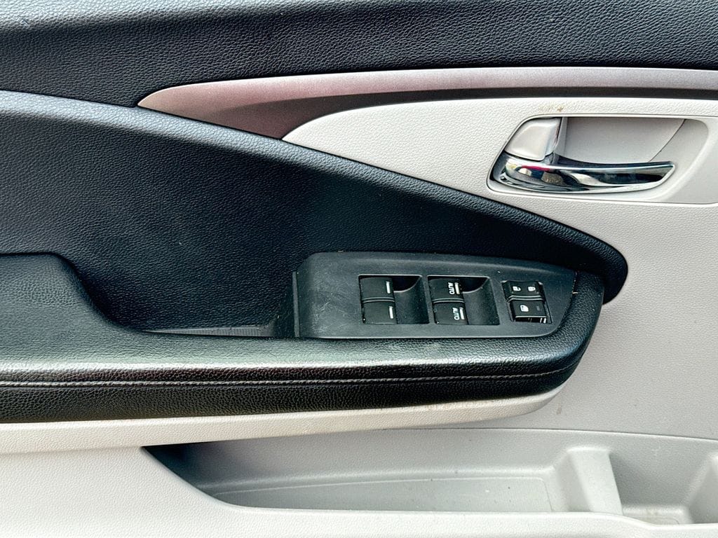 2021 Honda Pilot EX - Photo 18