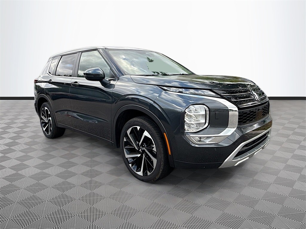 2024 Mitsubishi Outlander SE photo 3