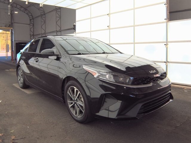 2023 Kia Forte LXS photo 3