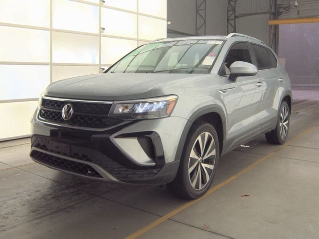 2022 Volkswagen Taos SE's photo