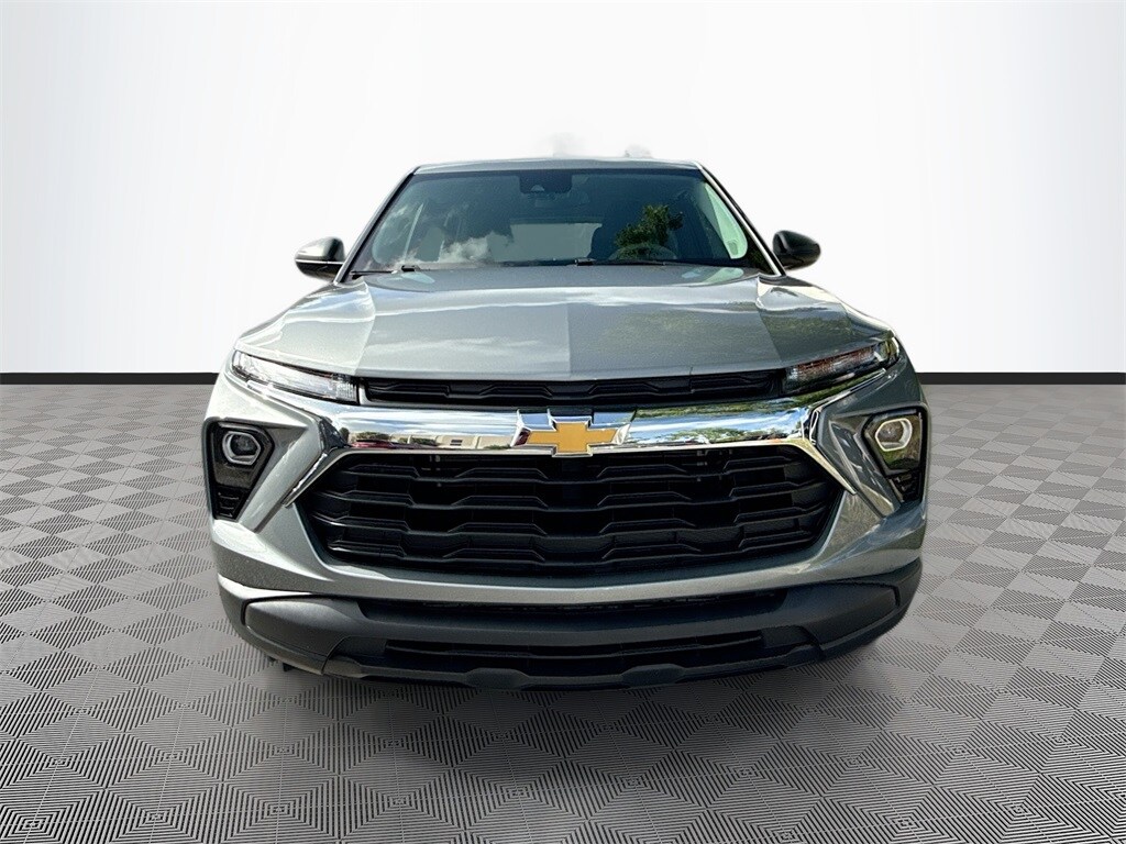 2024 Chevrolet Trailblazer LS photo 2