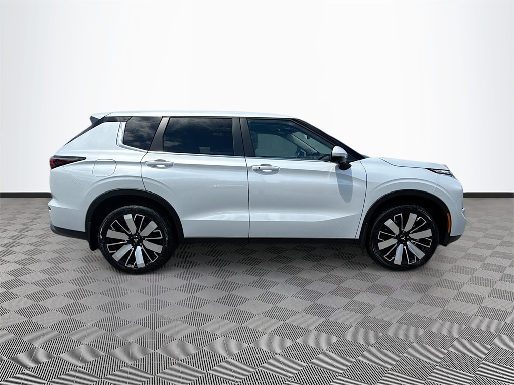 New 2025 Mitsubishi Outlander SE SUV