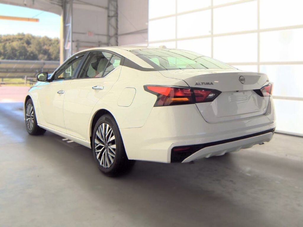 Used 2024 Nissan Altima 2.5 SV Sedan