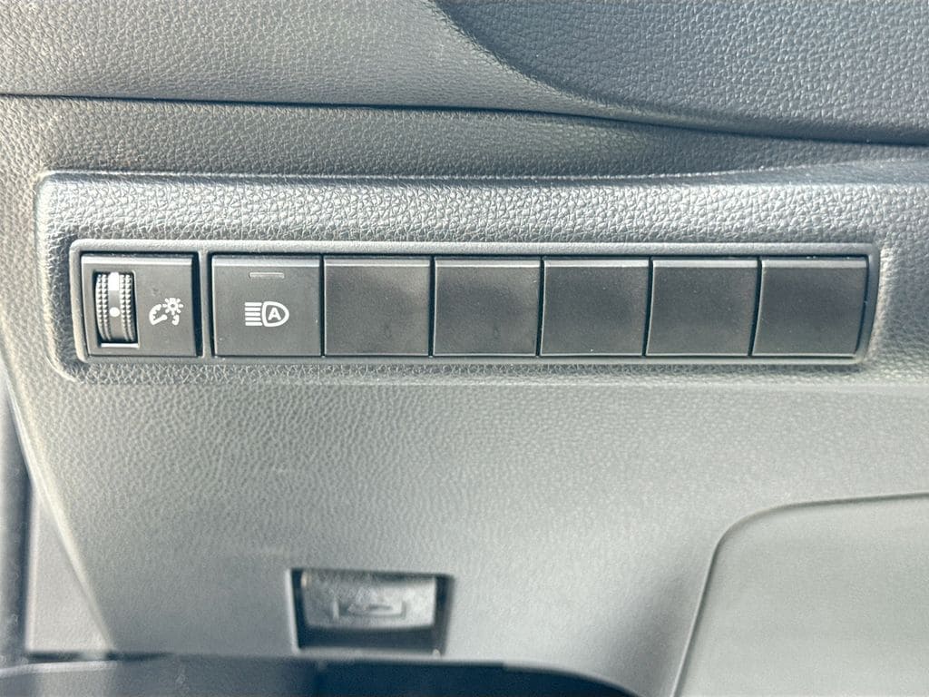 2021 Toyota Corolla LE - Photo 11