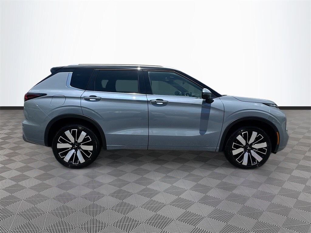 2025 Mitsubishi Outlander SEL photo 4