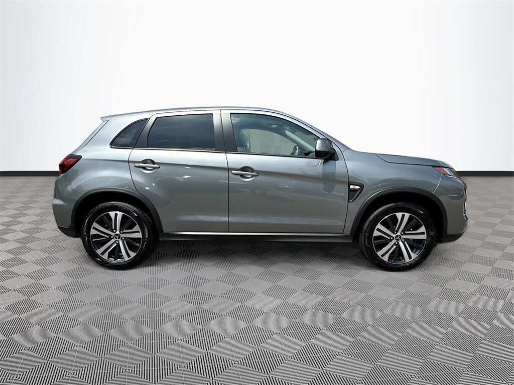2025 Mitsubishi Outlander Sport ES photo 4