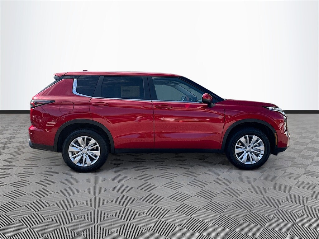 2025 Mitsubishi Outlander ES photo 4