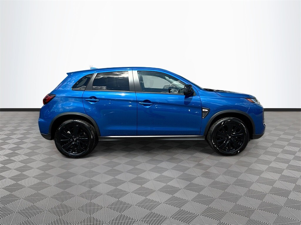 2025 Mitsubishi Outlander Sport LE photo 4