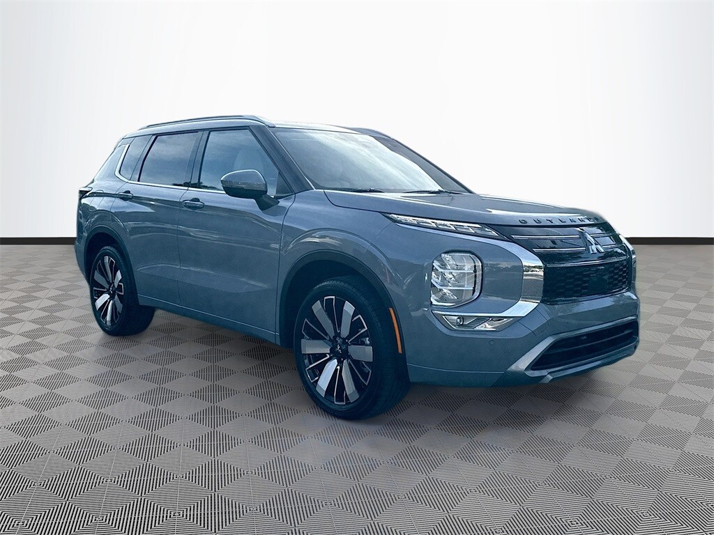 2025 Mitsubishi Outlander SEL photo 3