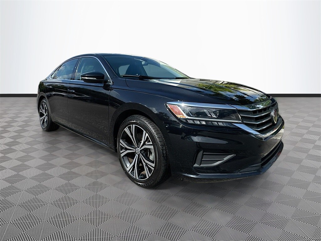 2022 Volkswagen Passat 2.0T SE photo 3
