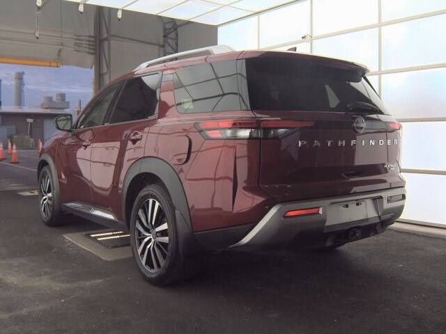 2023 Nissan Pathfinder Platinum photo 3