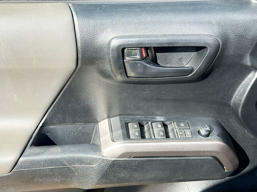 2022 Toyota Tacoma SR5 - Photo 18
