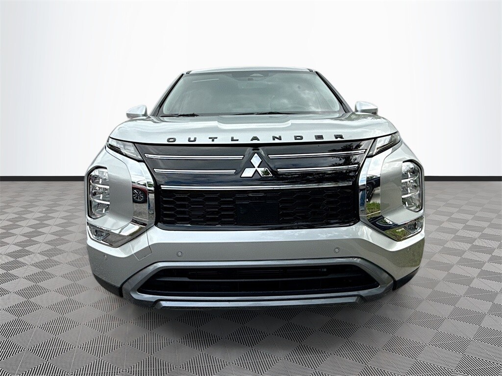 2025 Mitsubishi Outlander SE photo 2