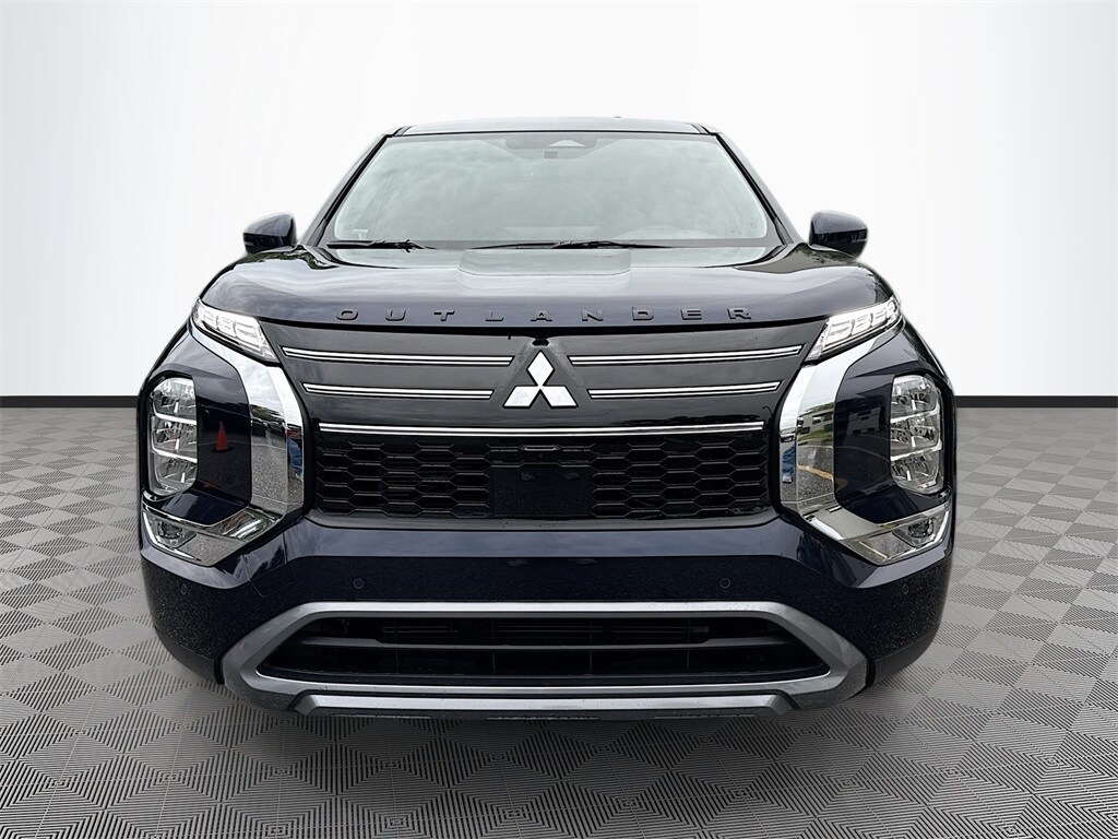 2025 Mitsubishi Outlander SE photo 2
