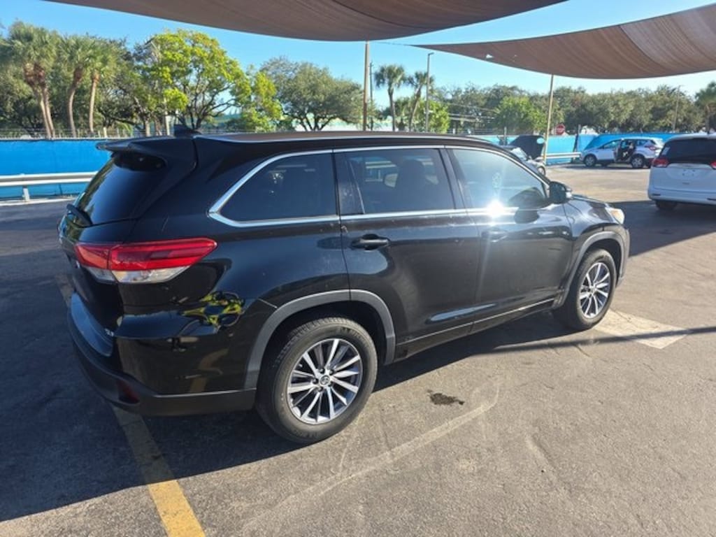 Used 2017 Toyota Highlander XLE SUV