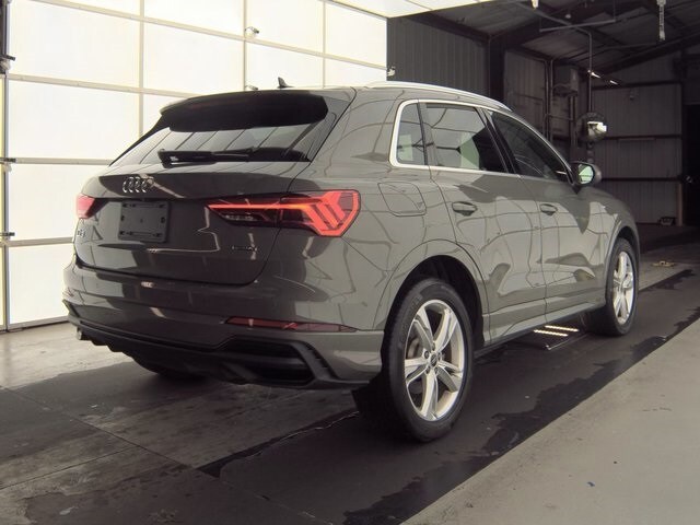 2023 Audi Q3 S line Premium Plus photo 2